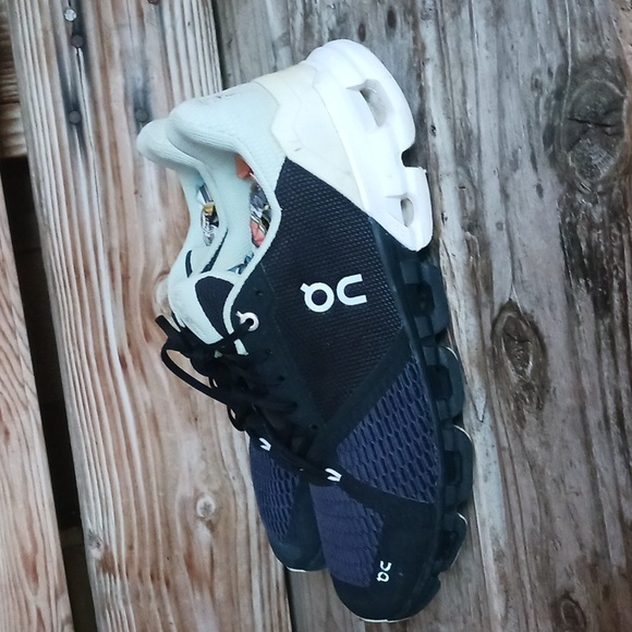 ON CLOUD - Picture 5 of 12